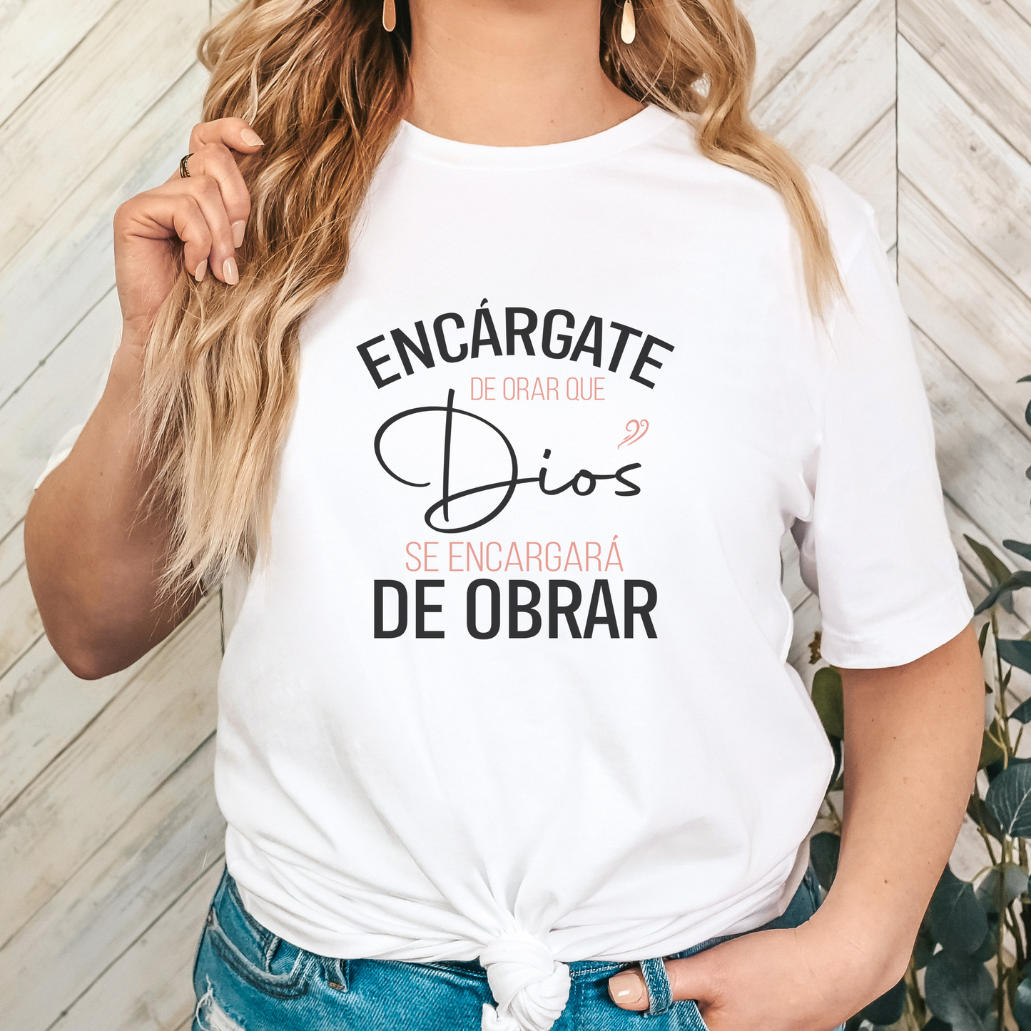 "Encárgate de Orar que Dios se Encargará de Obrar " Bible Verse Tees, Religious Tshirt, Spanish Christian Gift, Faith Shirt, Frases Cristianas, Camiseta en español, Hispanic Apparel