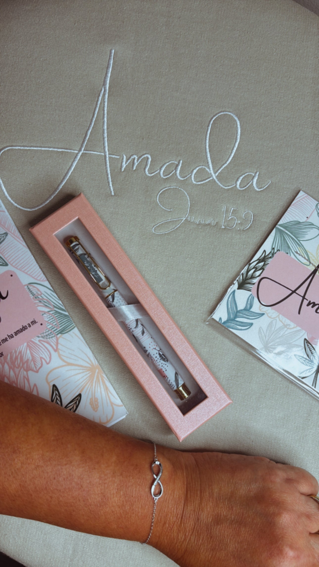 Amada. Loved Jhon 15:9 As the Father has loved me, so have I loved you. Now remain in my love words of Affirmation, embroidered sweater with words of affirmation for women, Christian gifts, gifts based on faith, Christian woman, gifts for women