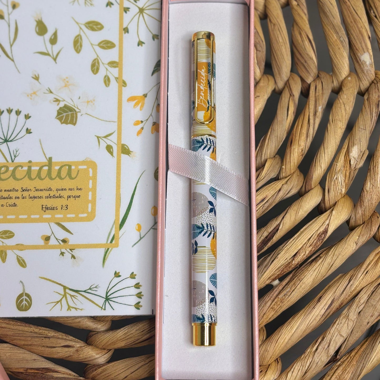 Bendecida. Efesios 1:3 Notebook, Blessed Notebook, Spiral notebooks | Soft cover journal | Faith notebook , Gifts for Women, Christians Gifts, Notebook For Church Devotional, Floral Prayer Journal Church Notes Personalized Bible Journ