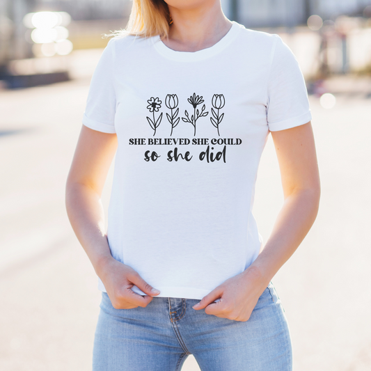 "She Believed She could so She did" Positive Message Tees, Retro Apparel, Inspirational Shirt, Good Vibes T-shirt Gift, Positive Vibes Shirt, Frases Positivas, Camiseta con Buena Vibra,