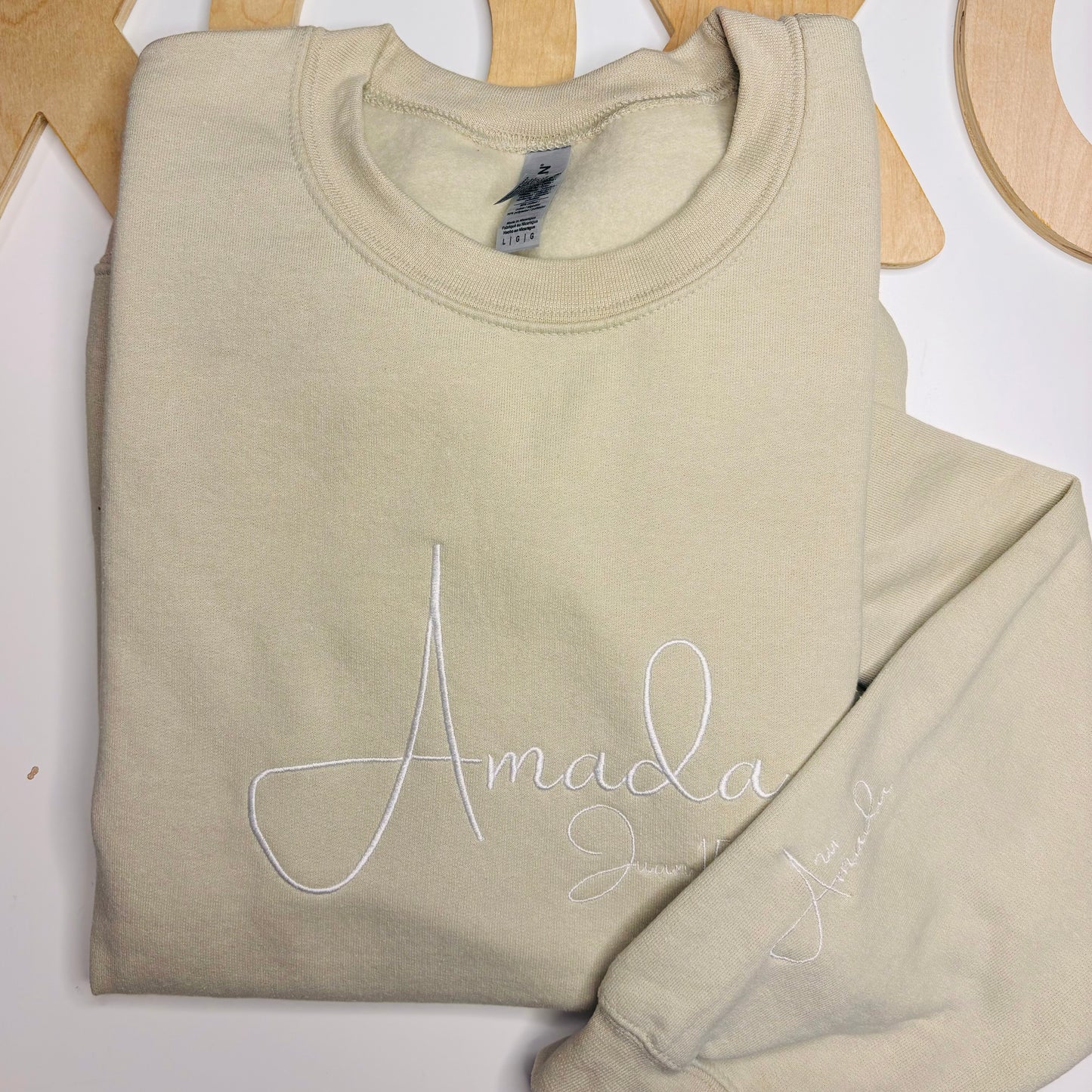 Amada. Loved Jhon 15:9 As the Father has loved me, so have I loved you. Now remain in my love words of Affirmation, embroidered sweater with words of affirmation for women, Christian gifts, gifts based on faith, Christian woman, gifts for women